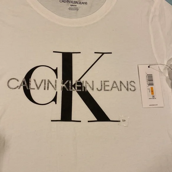 Calvin Klein Jeans T-shirt New w/tags Perfect Condition-Small - Picture 3 of 6
